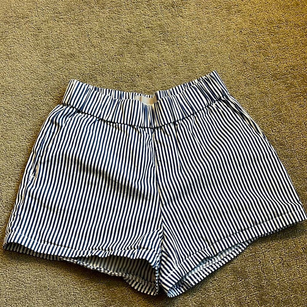 Everlane The Easy Short, Blue & White Stripes, size 6